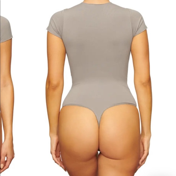 SKIMS Essential T-Shirt Thong Bodysuit Smoke 2X-3X - Picture 3 of 8